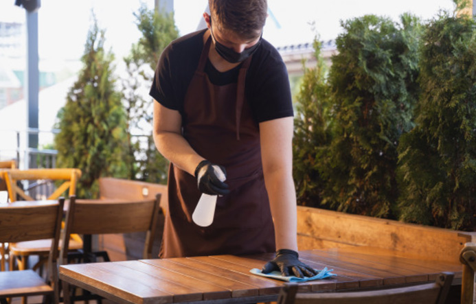 liquide antimicrobien dans un restaurant